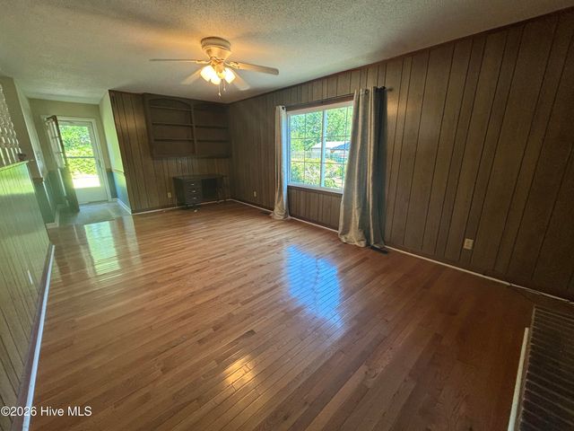 415 S Mcneil Street, Saint Helena, NC 28425