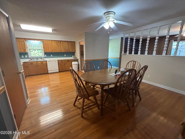 415 S Mcneil Street, Saint Helena, NC 28425