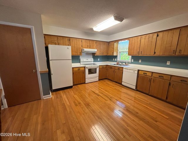 415 S Mcneil Street, Saint Helena, NC 28425