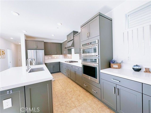 271 Tank, Irvine, CA 92618