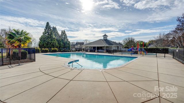 8017 Bridgegate Drive, Huntersville, NC 28078