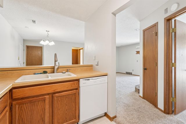 4829 86th Street 6, Urbandale, IA 50322