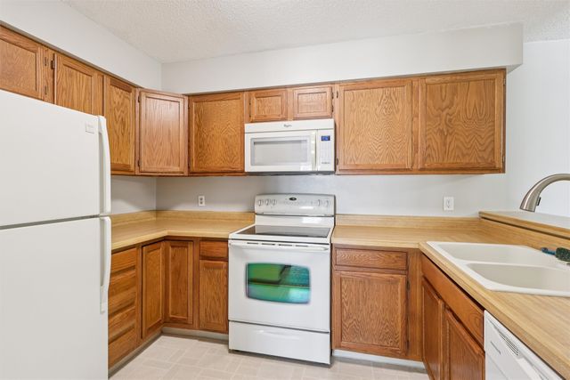 4829 86th Street 6, Urbandale, IA 50322