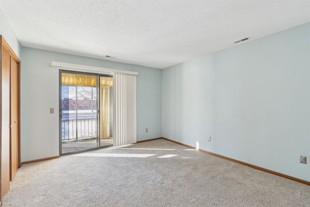 4829 86th Street 6, Urbandale, IA 50322