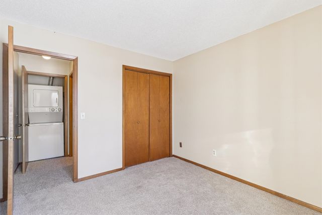 4829 86th Street 6, Urbandale, IA 50322