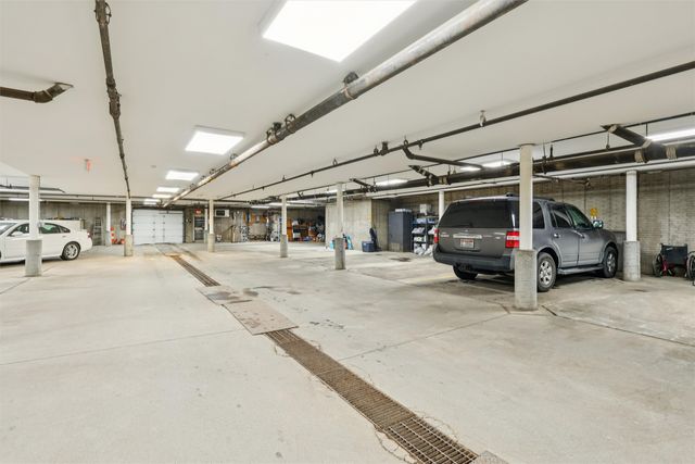 4829 86th Street 6, Urbandale, IA 50322