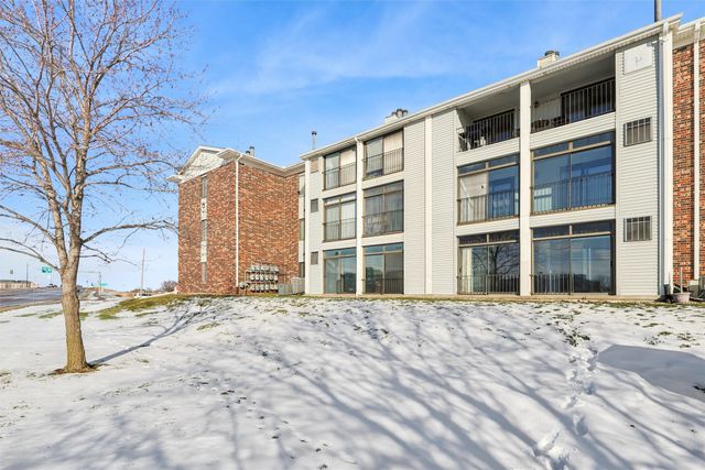 4829 86th Street 6, Urbandale, IA 50322