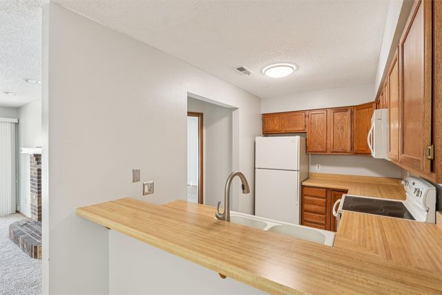 4829 86th Street 6, Urbandale, IA 50322