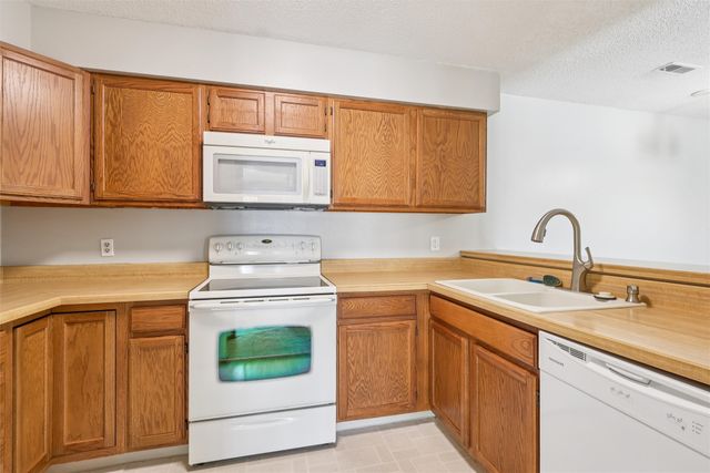 4829 86th Street 6, Urbandale, IA 50322