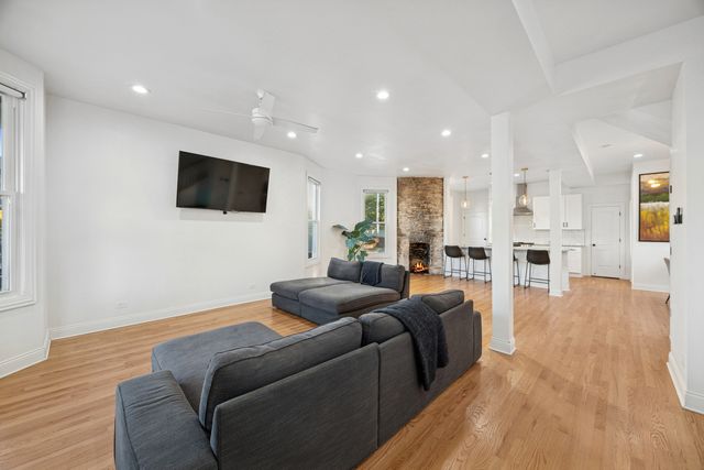 5829 W Ohio Street, Chicago, IL 60644