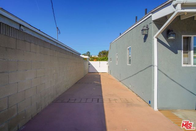 2614 Manhattan Beach Boulevard, Redondo Beach, CA 90278