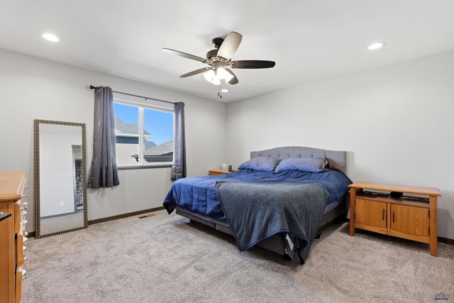 3677 BLACKPOWDER RD, Rapid City, SD 57703