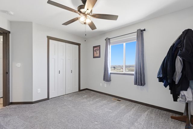 3677 BLACKPOWDER RD, Rapid City, SD 57703