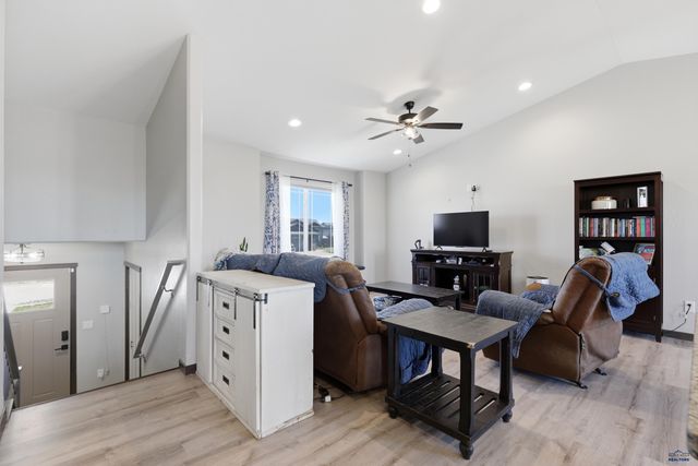 3677 BLACKPOWDER RD, Rapid City, SD 57703