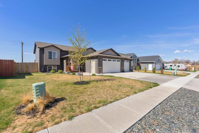 3677 BLACKPOWDER RD, Rapid City, SD 57703