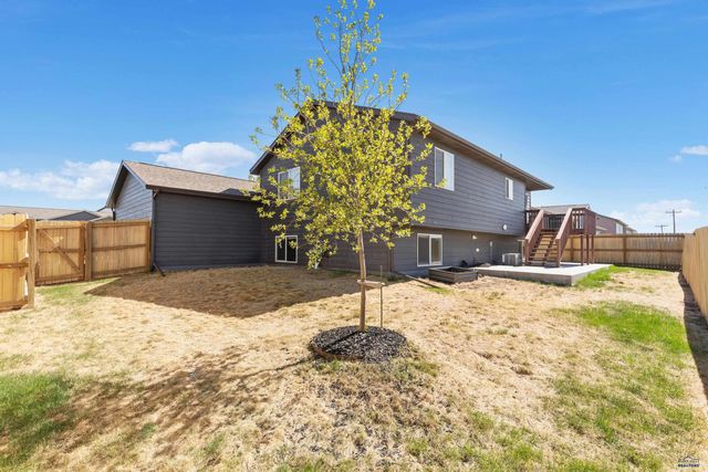 3677 BLACKPOWDER RD, Rapid City, SD 57703