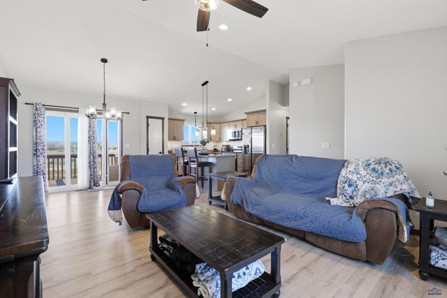 3677 BLACKPOWDER RD, Rapid City, SD 57703