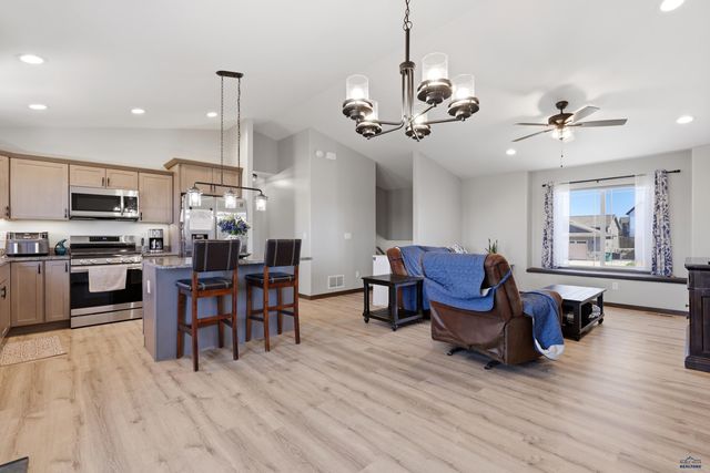 3677 BLACKPOWDER RD, Rapid City, SD 57703
