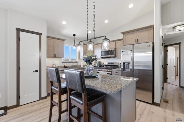3677 BLACKPOWDER RD, Rapid City, SD 57703