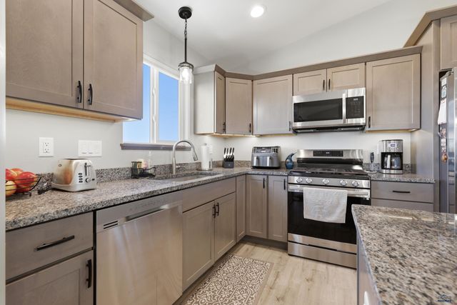 3677 BLACKPOWDER RD, Rapid City, SD 57703