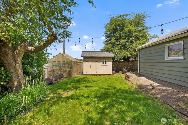 2033 Wright Avenue E, Tacoma, WA 98404