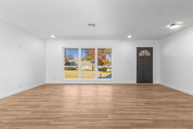 924 Whitestone Lane, Dallas, TX 75232