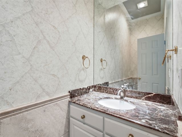1700 Dowling Drive, Irving, TX 75038