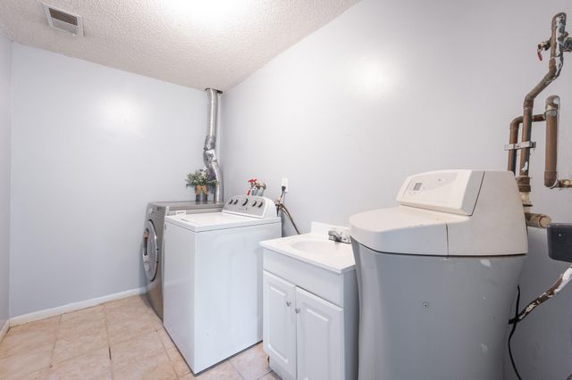 12111 S Sherman Lake Drive, Augusta, MI 49012