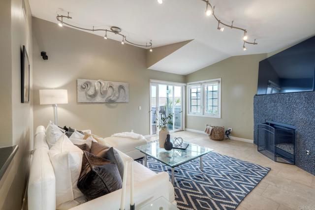 2132 S. Coast Hwy, Oceanside, CA 92054