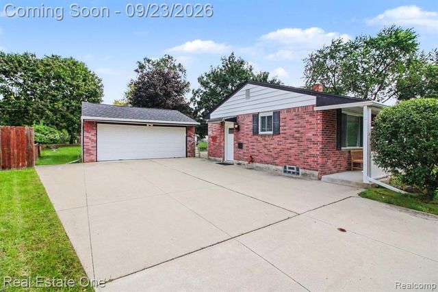 3602 Percy King Road, Waterford, MI 48329