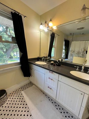 10902 S Hoyne Avenue, Chicago, IL 60643