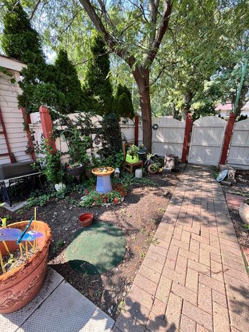 10902 S Hoyne Avenue, Chicago, IL 60643