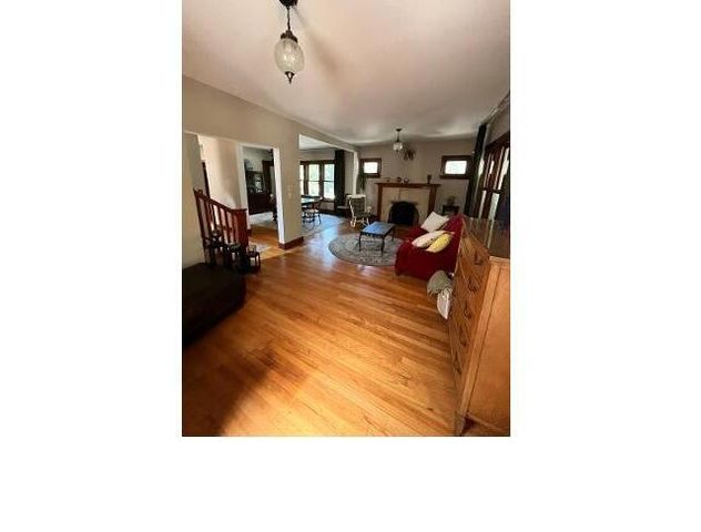 10902 S Hoyne Avenue, Chicago, IL 60643