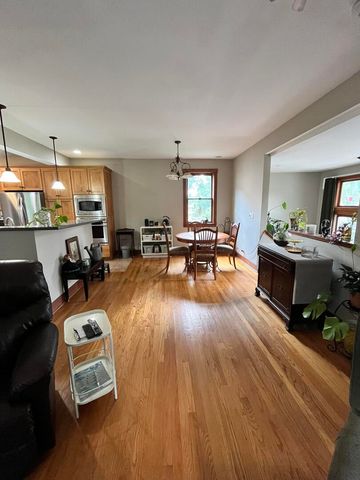 10902 S Hoyne Avenue, Chicago, IL 60643