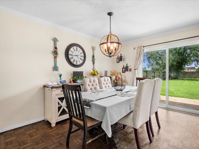 205 Oak Harbor Dr, Houston, TX 77062