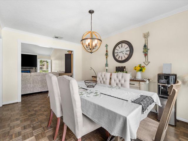 205 Oak Harbor Dr, Houston, TX 77062