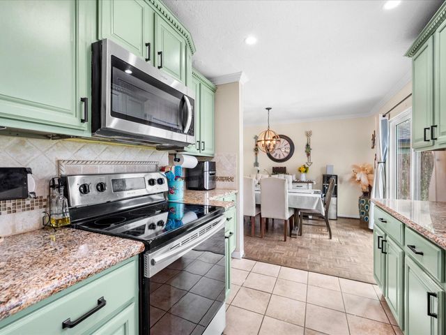 205 Oak Harbor Dr, Houston, TX 77062