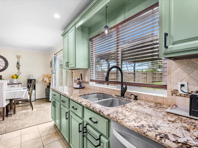 205 Oak Harbor Dr, Houston, TX 77062