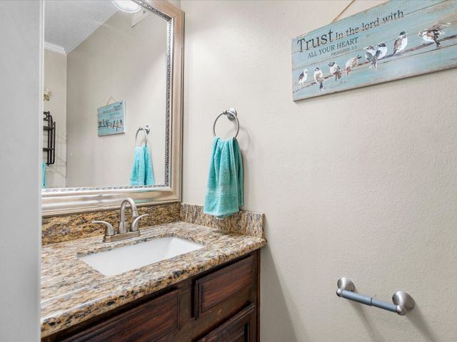205 Oak Harbor Dr, Houston, TX 77062