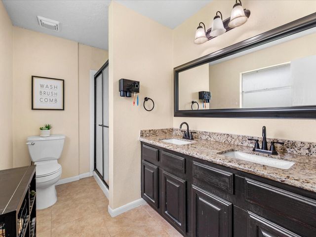 205 Oak Harbor Dr, Houston, TX 77062