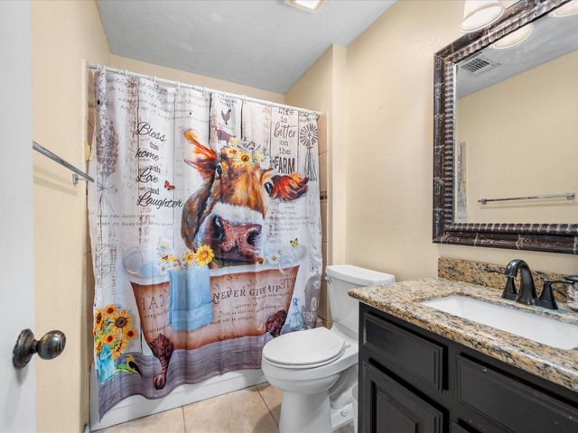 205 Oak Harbor Dr, Houston, TX 77062