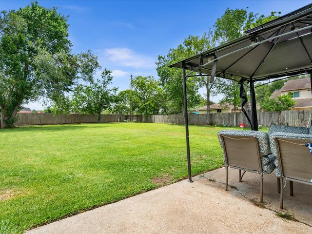 205 Oak Harbor Dr, Houston, TX 77062