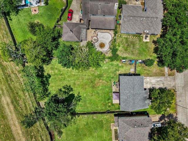 205 Oak Harbor Dr, Houston, TX 77062