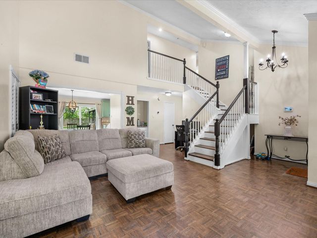 205 Oak Harbor Dr, Houston, TX 77062