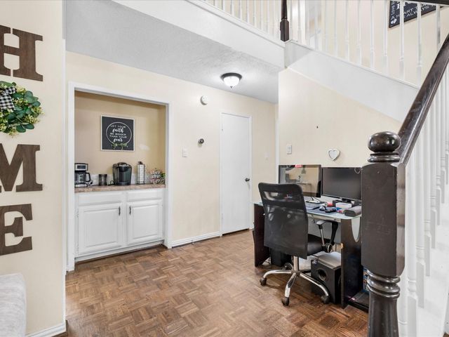 205 Oak Harbor Dr, Houston, TX 77062