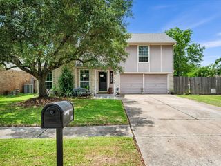 205 Oak Harbor Dr, Houston, TX 77062