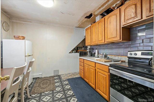 122 Balsam Lane, Levittown, NY 11756