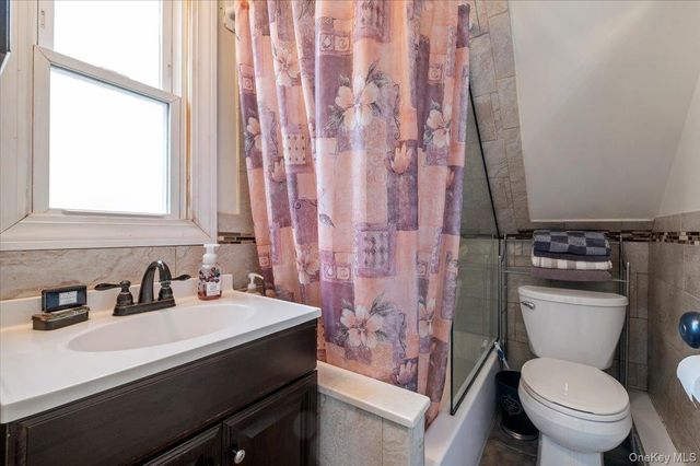 122 Balsam Lane, Levittown, NY 11756