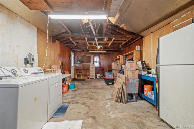 122 Balsam Lane, Levittown, NY 11756