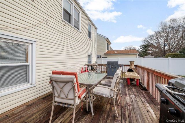 122 Balsam Lane, Levittown, NY 11756